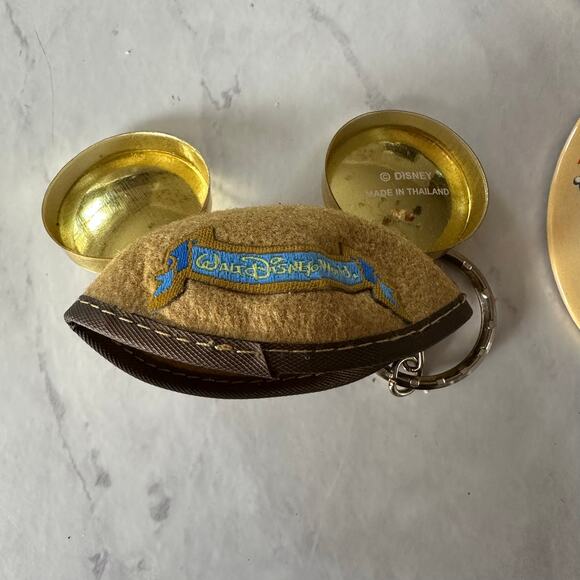 Disney Magic Kingdom Collectors Pin Keychains Lanyard Gold Mickey Ears straw lot - Picture 8 of 8